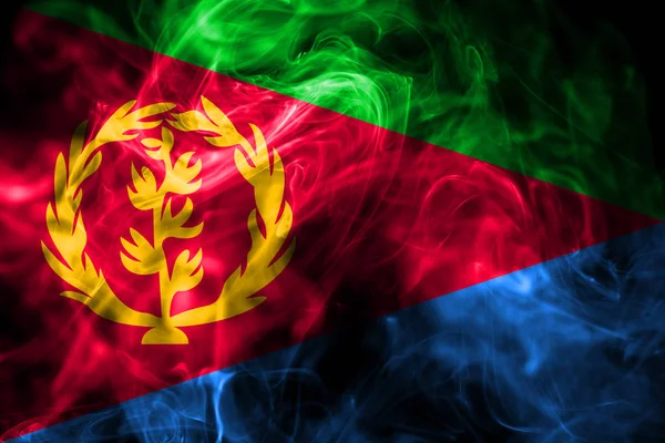 Eritrea Zászlaja Készült Színes Füst Elszigetelt Fekete Háttér Háttér Absztrakt — Stock Fotó