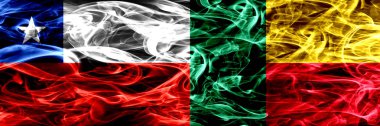 Şili, Şili vs Benin, Beninese yan yana yerleştirilmiş bayrakları duman. Kavram ve fikir bayrakları mix