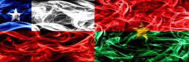 Şili, Şili rakip Burkina Faso bayrakları yan yana yerleştirilmiş duman. Kavram ve fikir bayrakları mix