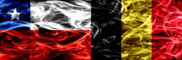 Чили Чили Против Бельгии Бельгийские Дымовые Флаги Размещенные Бок Бок — стоковое фото