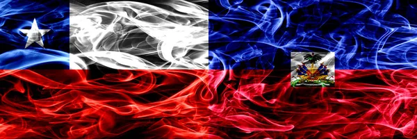Chile Chilenska Haiti Haitisk Röker Flaggor Placeras Sida Vid Sida — Stockfoto