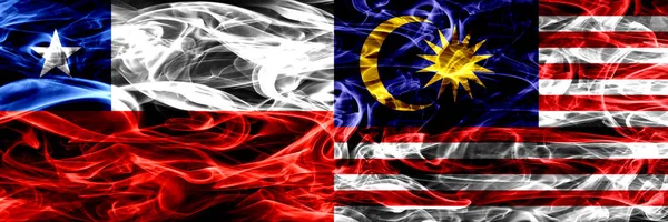 Чили Чили Против Малайзии Малайзийские Дымовые Флаги Размещенные Бок Бок — стоковое фото