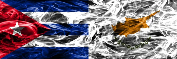Κούβα Κουβανική Κύπρου Κυπριανός Καπνίζουν Σημαίες Που Τοποθετούνται Δίπλα Δίπλα — Φωτογραφία Αρχείου