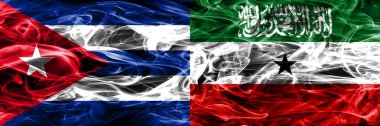 Küba, Küba vs Somaliland bayrakları yan yana yerleştirilmiş duman. Kavram ve fikir bayrakları mix