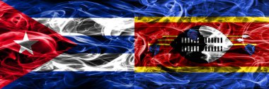 Küba, Küba vs Svaziland, Svaziland duman bayrakları yan yana yerleştirilmiş. Kavram ve fikir bayrakları mix