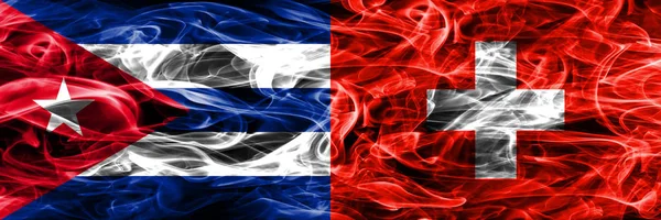 Куби Куби Проти Швейцарії Швейцарського Дим Прапори Розміщені Поруч Змішати — стокове фото