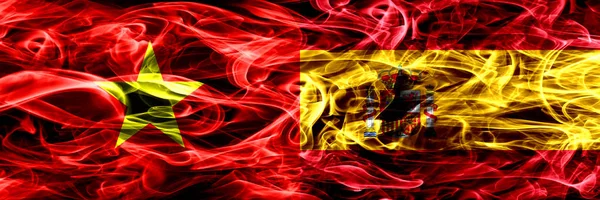 Den Sosialistiske Republikken Viet Nam Mot Spania Spanske Røykflagg Plassert – stockfoto