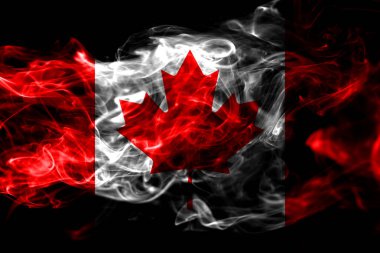 Kanada ulusal bayrak renkli duman siyah arka plan üzerine izole yapılmış. Soyut ipeksi dalga arka plan