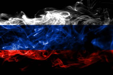 Rusya'nın ulusal bayrak renkli duman siyah arka plan üzerine izole yapılmış. Soyut ipeksi dalga arka plan