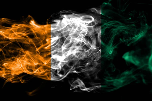 Государственный Флаг Кот Ивуара Сделан Цветного Дыма Изолированного Черном Фоне — стоковое фото