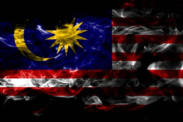 Malaysia Flagga Tillverkad Färgad Rök Isolerad Svart Bakgrund Abstrakta Silkeslen — Stockfoto