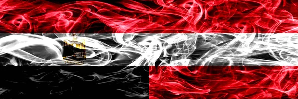 Αίγυπτος Αιγύπτιος Αυστρία Αυστριακή Καπνίζουν Σημαίες Που Τοποθετούνται Δίπλα Δίπλα — Φωτογραφία Αρχείου