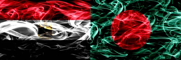 埃及对孟加拉国 孟加拉国红旗并排飘扬 厚重抽象的彩色丝质烟旗 — 图库照片