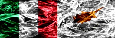 İtalya vs Kıbrıs, Kıbrıs bayrakları yan yana yerleştirilmiş duman. İpeksi duman bayrakları renkli kalın soyut