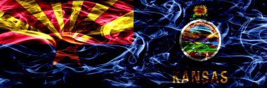 Arizona vs Kansas renkli kavramı duman bayrakları yan yana yerleştirilmiş
