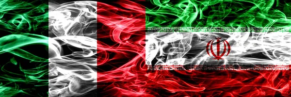 Italia Iran Bandiere Fumogene Iraniane Affiancate Bandiere Fumo Spesse Astratte — Foto Stock