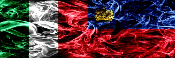 Італія Проти Ліхтенштейну Liechtensteins Палити Прапори Розміщені Поруч Товсті Анотація — стокове фото