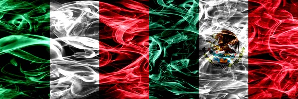 イタリア対メキシコ メキシコは煙サイド サイド配置のフラグです 厚い抽象的な色の絹のような煙のフラグ — ストック写真