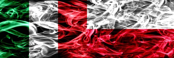 Италия Против Польши Польские Дымовые Флаги Размещенные Бок Бок Толстые — стоковое фото