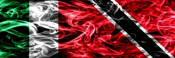Itália Trinidad Tobago Bandeiras Fumaça Colocadas Lado Lado Bandeiras Fumaça — Fotografia de Stock