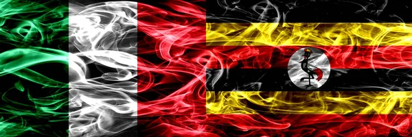 Италия Уганда Уганда Дымовые Флаги Помещены Бок Бок Толстые Абстрактные — стоковое фото