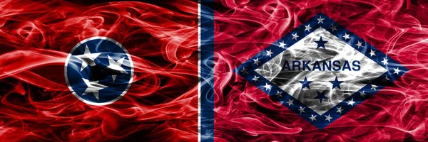 Теннесси Против Арканзаса Красочные Флаги Дыма Помещены Бок Бок — стоковое фото
