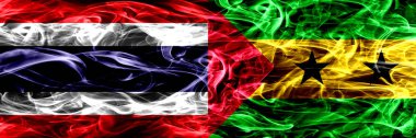 Tayland vs Sao Tome ve Principe bayrakları yan yana yerleştirilmiş duman. İpeksi duman bayrakları renkli kalın soyut