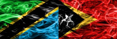 Tanzanya vs Doğu Timor bayrakları yan yana yerleştirilmiş duman. Tanzanya ve Doğu Timor ipeksi duman bayrakları renkli kalın