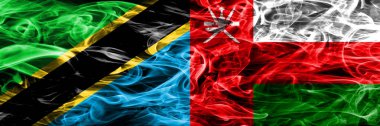 Tanzanya vs Umman Umman bayrakları yan yana yerleştirilmiş duman. Kalın ipeksi duman bayrak Tanzanya ve Umman, Umman, renkli