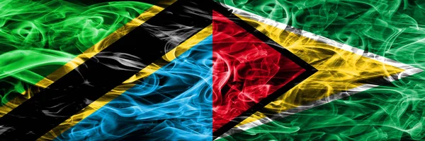 Τανζανία Γουιάνας Γουιάνας Καπνίζουν Σημαίες Που Τοποθετούνται Δίπλα Δίπλα Χοντρό — Φωτογραφία Αρχείου