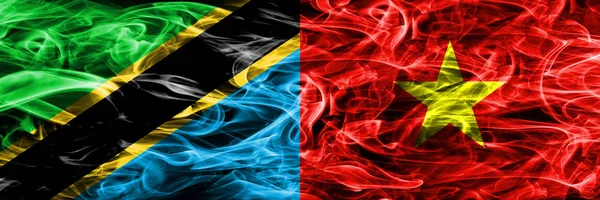Tanzania Vietnam Bandiere Fumogene Vietnamite Affiancate Bandiere Fumo Seta Colore — Foto Stock