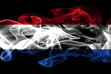 Renkli duman siyah arka plan üzerine izole Hollanda Ulusal bayrak imal