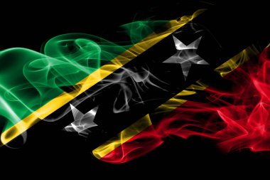 Saint Kitts ve Nevis ulusal bayrak renkli duman izole üzerinde siyah arka plan yaptı