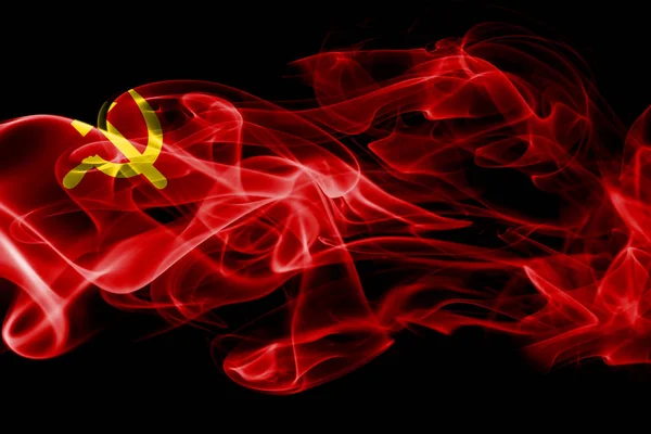 黒の背景に分離された色付きの煙から作られたソビエト連邦の国旗 — ストック写真