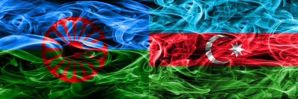 Gipsy Roman Azerbeidzjan Azeri Roken Vlaggen Naast Elkaar Geplaatst — Stockfoto