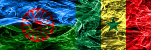 Cigány Római Szenegál Szenegáli Füst Zászlók Egymás Mellé — Stock Fotó