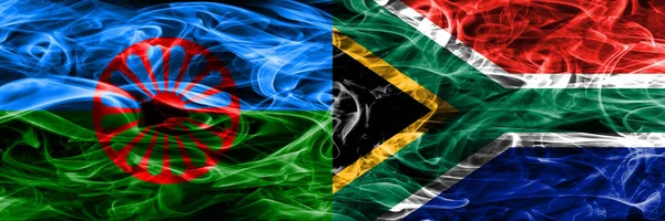 Цыгане Римляне Против Южной Африки Африканские Дымовые Флаги Помещены Бок — стоковое фото