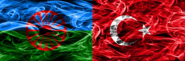 Gipsy Roman Turkije Turkse Rook Vlaggen Naast Elkaar Geplaatst — Stockfoto