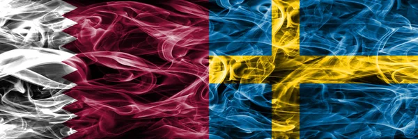 Qatar Suécia Bandeiras Fumaça Suecas Colocadas Lado Lado Emirados Árabes — Fotografia de Stock