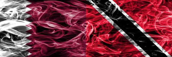 Qatar Trinidad Tobago Bandiere Fumogene Poste Fianco Fianco Emirati Arabi — Foto Stock