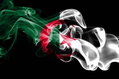 Cezayir ulusal bayrak renkli duman siyah arka plan üzerine izole yapılmış. Soyut ipeksi dalga arka plan