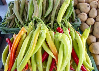 Pazar standı renkli biber biber