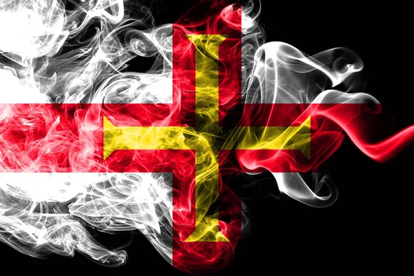 Guernsey smoke flag, Flagge des vom Vereinigten Königreich abhängigen Territoriums — Stockfoto