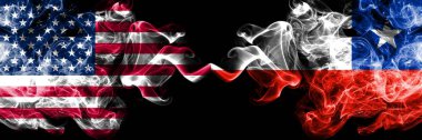 Amerika Birleşik Devletleri vs Şili, Şili dumanlı mistik bayrakları yan yana yerleştirilmiş. Kalın ipeksi duman bayrak Amerika ve Şili, Şili, renkli
