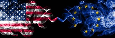 Amerika Birleşik Devletleri vs Avrupa Birliği, AB dumanlı mistik bayrakları yan yana yerleştirilmiş. Amerika ve Avrupa Birliği, AB ipeksi duman bayrakları renkli kalın