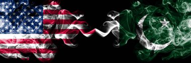 Amerika Birleşik Devletleri vs Pakistan, Pakistanlı dumanlı mistik bayrakları yan yana yerleştirilmiş. Kalın ipeksi duman bayrak Amerika ve Pakistan, Pakistan, renkli