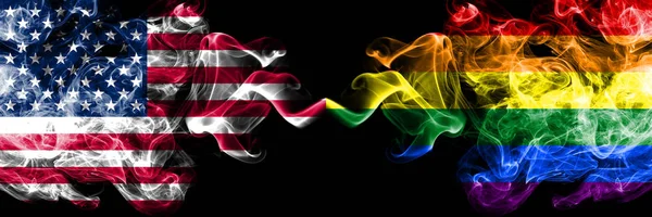 Сполучені Штати Америки проти гей Прайд димний Містик прапори розміщені поруч. Товста кольорові шовковистою дим прапори країн Америки та Gay pride — стокове фото