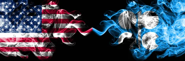 Sverige vs Opec rökig mystic flaggor placeras sida vid sida. Tjock färgad silkeslen rök flaggor av Amerika och Opec — Stockfoto