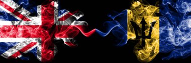 İngiltere vs Barbados, Barbadoslu dumanlı mistik bayrakları yan yana yerleştirilmiş. İngiltere ve Barbados, Barbadoslu ipeksi duman bayrakları kalın renkli.