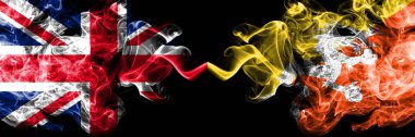 İngiltere vs Bhutan, Bhutan dumanlı mistik bayrakları yan yana yerleştirilmiş. Kalın ipeksi duman bayrak İngiltere ve Birleşik Arap Emirlikleri, Bhutan, renkli.
